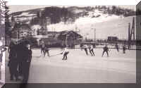 Megeve_Patinoire_Centrale_Hockey_1935.jpg (80321 bytes)